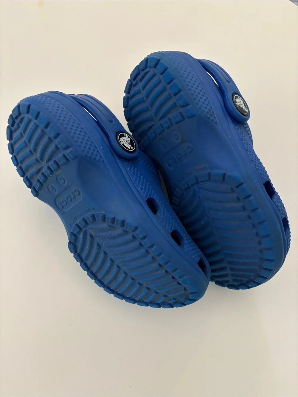 CROCS Kids Classic Clogs in Bright Blue